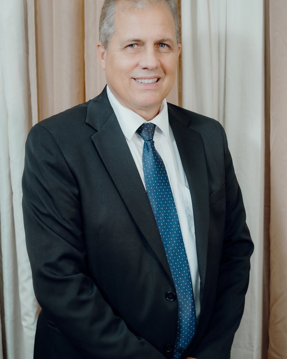 Retrato de Dorvalino Garbelini, advogado previdenciário em Londrina, Paraná.